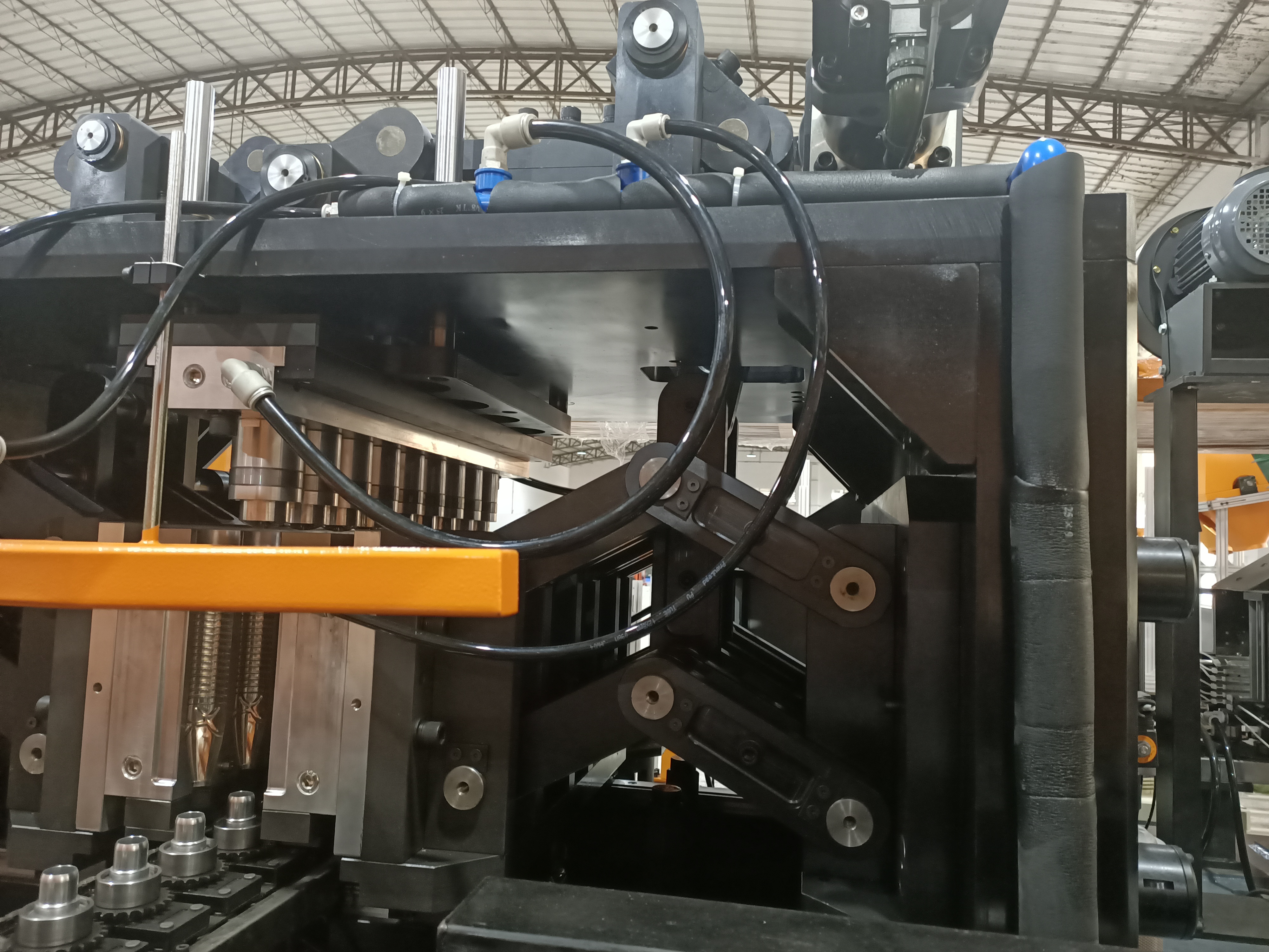Linear Electric Servo Controlling Blowing Molding Machine